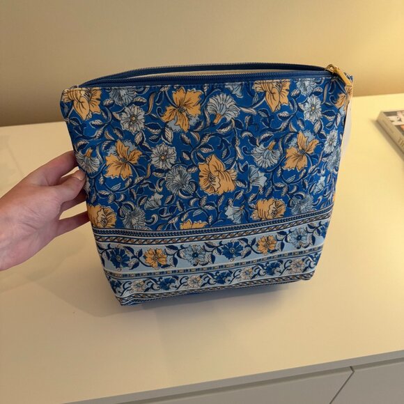 Ann Taylor Floral Cosmetic Bag NWT - Picture 5 of 10